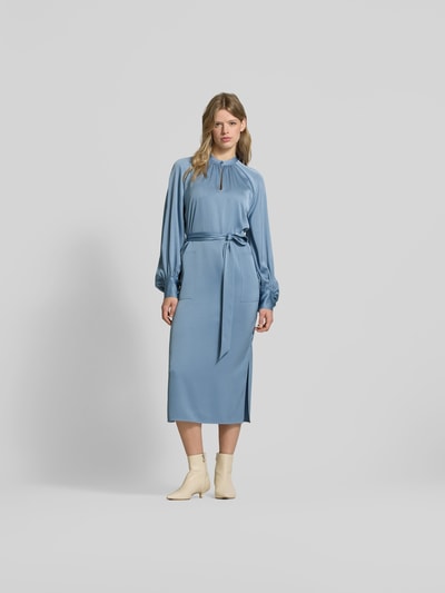 Filippa K Midikleid mit Raffungen Hellblau 4