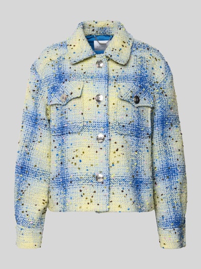Produktfoto, Regular Fit Jacke mit Woll-Anteil von Rich & Royal, kariertes Muster in Blau und Gelb, Umlegekragen, Brusttaschen, strukturierte Oberfläche