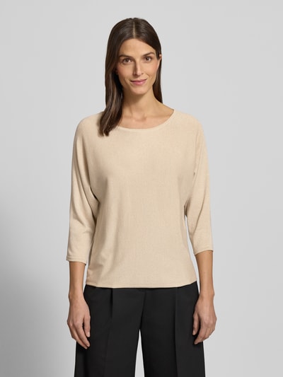 Frauenmodel trägt Relaxed Fit Pullover aus Viskose-Mix in Strick-Optik von Comma in Glitzer-Optik, U-Boot-Ausschnitt, 3/4-Arm, Ganzkörperansicht von vorne.