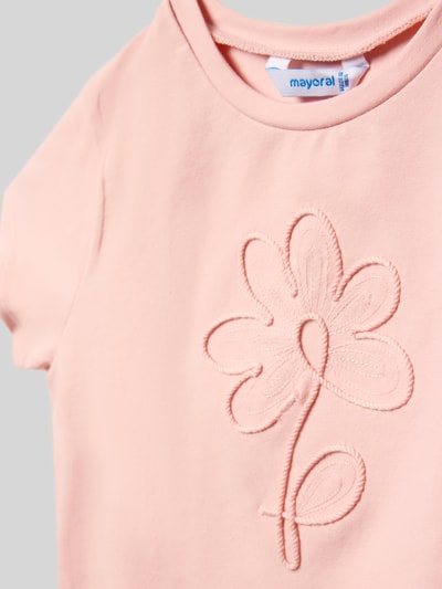 Produktfoto, T-Shirt mit floralem Stitching von Mayoral in zartem Rosa, Baumwoll-Elasthan-Mix, florale Struktur, Rundhalsausschnitt