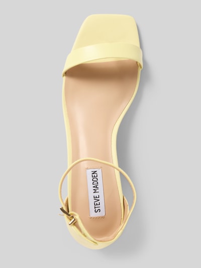 Produktfoto, Sandalette aus Leder mit Blockabsatz Modell 'Gena' von Steve Madden in Gelb, Zehentrenner, Riemen mit Dornschließe, glatte Textur, Absatzhöhe 4 cm, Schafthöhe 9 cm, Schaftweite 10 cm