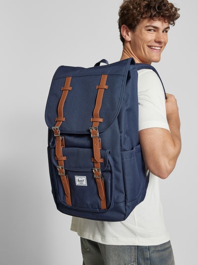 Herschel Rucksack mit Label-Patch Modell 'Little America™' Marine 1