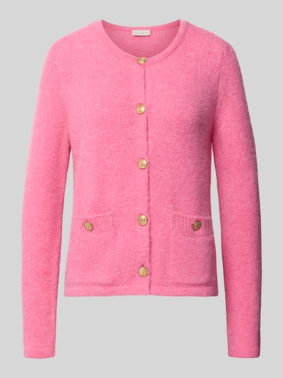 Produktfoto, Strickjacke mit Rundhalsausschnitt und Knopfleiste von Milano Italy, rosa, goldene Knöpfe, aufgesetzte Taschen, Strukturstrick