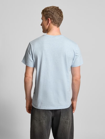 Mężczyznamodel nosi Regular Fit T-Shirt aus reiner Baumwolle od G-Star Raw, melanż, krótki rękaw, dżersej, widok całej sylwetki z tyłu.
