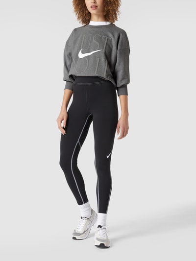 NIKE TRAINING Sweatshirt mit Label-Print Hellgrau 1