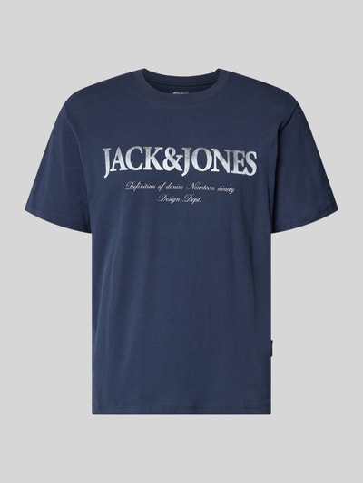 Productfoto, T-shirt uit katoen model 'DEVIN' van Jack & Jones, recht model, ronde hals, labelprint, ruglengte maat M 65 cm, blauw