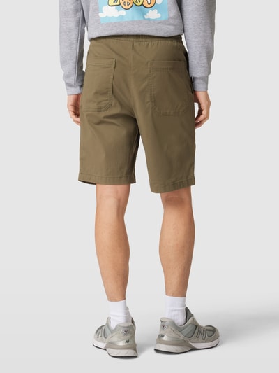 REVIEW Bermudas mit Label-Patch Oliv 5