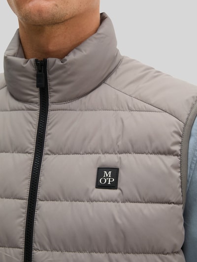 Marc O'Polo Regular Fit Weste mit Logo-Patch Hellgrau 3