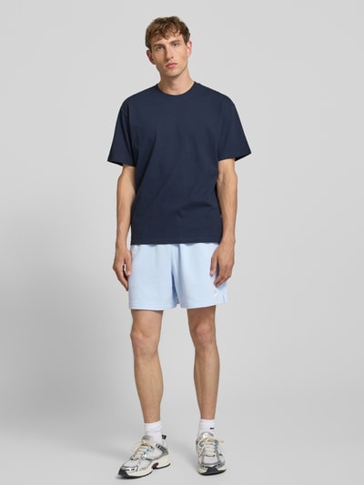 Nike Shorts mit Label-Stitching und elastischem Bund Hellblau 1