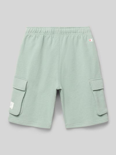 Produktfoto, Bermudas aus Baumwoll-Mix mit Label-Detail von CHAMPION in Hellgrün, elastischer Bund, Cargotaschen, strukturierte Oberfläche.
