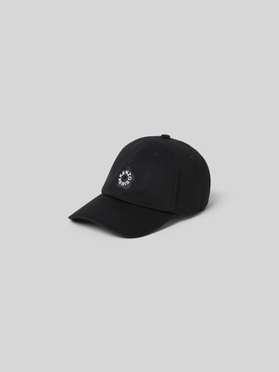 Produktfoto, Basecap aus reiner Baumwolle von Kenzo in Schwarz mit Label-Patch, verstärktem Schirm und Belüftungslöchern, glatte Oberfläche.