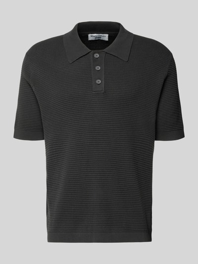 Produktfoto, Regular Fit Poloshirt aus reiner Baumwolle von Marc O'Polo Denim in Optik: Unifarben mit Label-Patch, Strickstruktur, Kurzarm