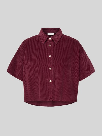 Produktfoto, Cropped Hemdbluse mit Knopfleiste Modell 'PADOW' von American Vintage in dunklem Bordeaux, reine Baumwolle, lockerer Schnitt, feine Cordstruktur