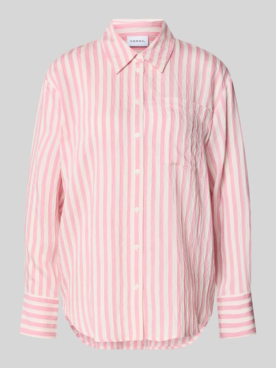 Produktfoto, Relaxed Fit Bluse aus Viskose-Mix von Comma, rosa-weiß gestreift, Hemdblusenkragen, Knopfleiste, strukturierte Oberfläche