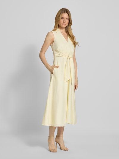 Christian Berg Cocktail Tailliertes Cocktailkleid aus Leinen-Viskose-Mix Hellgelb 1