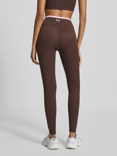 P.E Nation Super Skinny Fit Leggings mit breitem Bund Modell 'VITA' Dunkelbraun 5