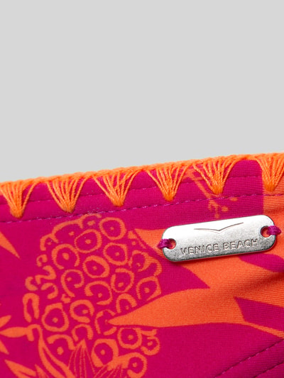 Produktfoto, Slim Fit Bikini mit floralem Allover-Print Modell 'Kensi' von VENICE BEACH, elastischer Material-Mix, Logo-Detail, leuchtende Farben, strukturierte Ziernaht
