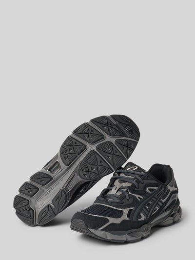 Produktfoto, sneakersy z zaokrąglonym kształtem, paski w kontrastowym kolorze, fakturowana podeszwa, wiązanie, Model 'GEL-NYC' od ASICS TIGER, wysokość obcasa w rozmiarze 44: 4 cm, wysokość cholewki w rozmiarze 44: 7 cm, szerokość cholewki w rozmiarze 44: 9 cm