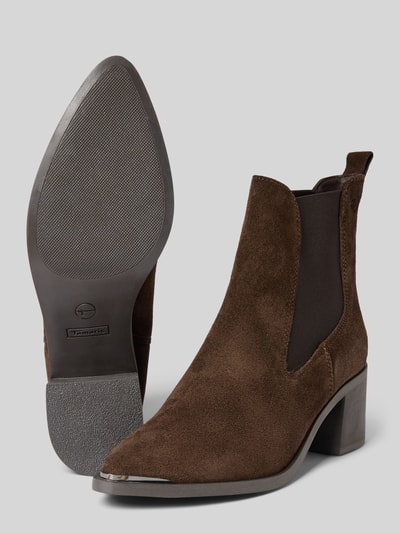 Produktfoto, braune Oberfläche mit glatter und rauer Textur, kantige Form, Chelseas aus echtem Rindsleder von Tamaris, Damen Chelseas