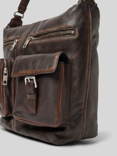 Produktfoto, Handtasche mit diversen Fächern Modell 'ANDREA HOBO' von LIEBESKIND BERLIN aus braunem Leder mit Reißverschlüssen und großer Vordertasche, Größe 1 mit 28 cm Breite, 31 cm Länge, 14 cm Tiefe, Schulterriemen 52 cm.