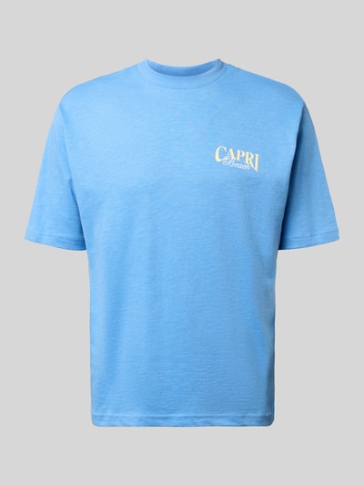 Produktfoto, T-Shirt aus Baumwolle mit rückseitigem Print von MCNEAL in Hellblau, relaxed Fit, Rundhalsausschnitt, glatte Textur