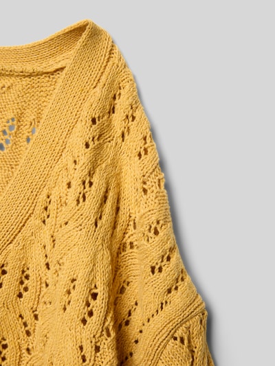 Produktfoto, Regular Fit Cardigan mit Viskose-Anteil Modell 'Isla' von Mango in Gelb, Lochmuster, weiche Strickstruktur, V-Ausschnitt