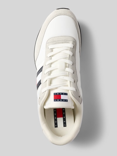 Produktfoto, Low Top Sneaker mit Label-Prägung Modell 'CLASSIC RUNNER' von Tommy Jeans in Optik: Unifarben, rund, flach, mit Leder-Besatz, Schnürung, strukturierter Sohle und Nubuk Materialverarbeitung.