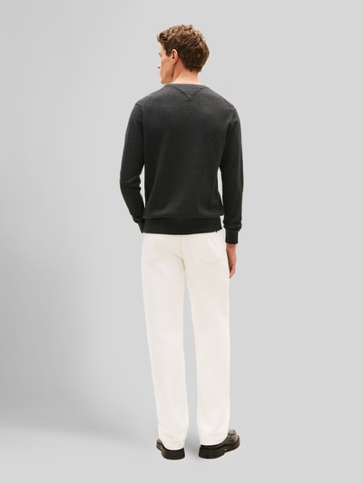 Tommy Hilfiger Sweter o kroju regular fit z mieszanki bawełny i kaszmiru Antracytowy melanż 5