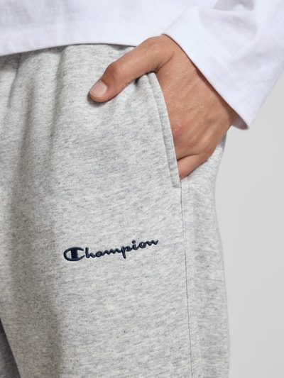 CHAMPION Regular Fit Sweatpants mit Label-Stitching Hellgrau Melange 3