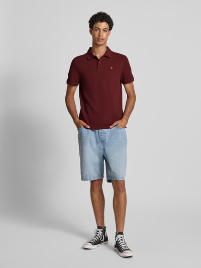 REVIEW Regular Fit Poloshirt mit Label-Stitching Rostrot 1
