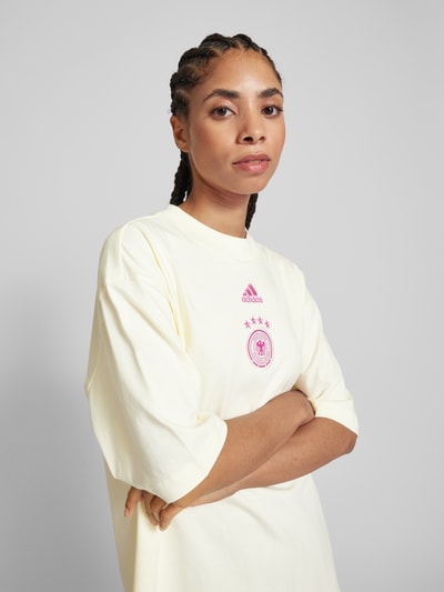 ADIDAS SPORTSWEAR T-Shirt mit Label-Stitching und Rundhalsausschnitt Ecru 3