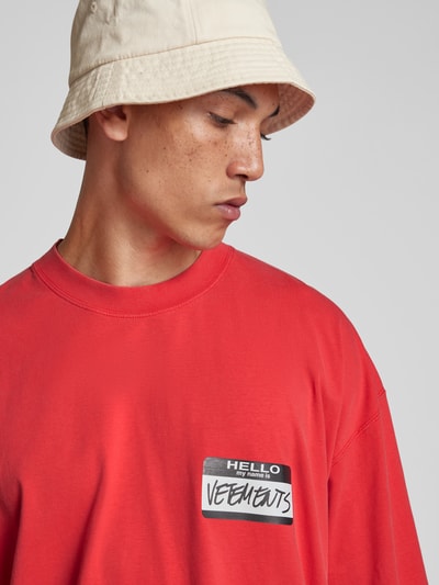 VETEMENTS Oversized T-Shirt mit Label-Print Rot 3