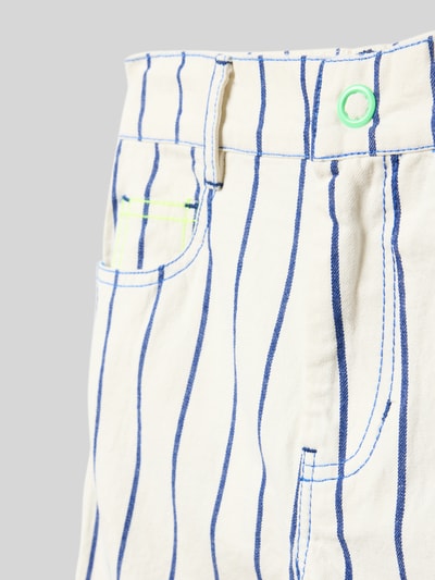 Produktfoto, Shorts mit Gesäßtaschen und Stitching von BILLIEBLUSH aus reine Baumwolle mit blauen Streifen, Regular-Fit, Eingrifftaschen, Textur glatt