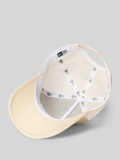 Produktfoto, Trucker Cap mit Stitchings von New Era für Herren aus reiner Baumwolle, verstärkter Schirm, verstellbarer Riegel, Beige-Creme, luftiges Mesh, strukturierte Textur