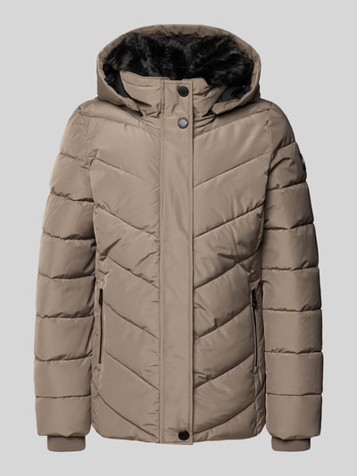 Produktfoto, Regular Fit Jacke in Stepp-Optik Modell 'NEBULA' von NAUTGÅRD in Beige mit Kunstfellbesatz und Reißverschlusstaschen, glatte Textur