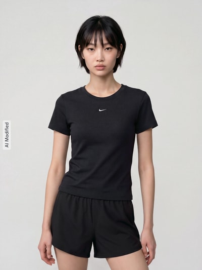 Nike T-shirt z małym detalem z logo Czarny 4