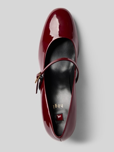 Productfoto, Mary Janes uit echt leer van Högl in laklook met afgeronde pasvorm, blokhak en licht geprofileerde zool.