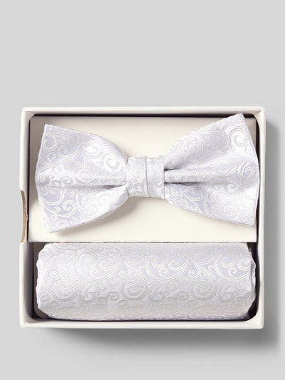 Produktfoto, Fliege und Einstecktuch im Set aus reiner Seide von Prince Bowtie, silberfarben mit dezentem Muster, klassische Form, strukturierte Oberfläche