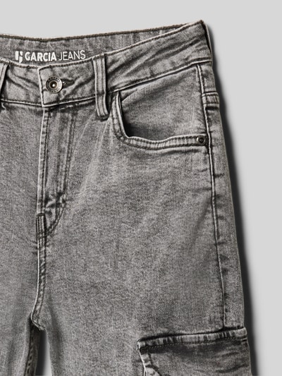 Garcia Jeans im 5-Pocket-Design mit aufgesetzten Pattentaschen Mittelgrau Melange 2