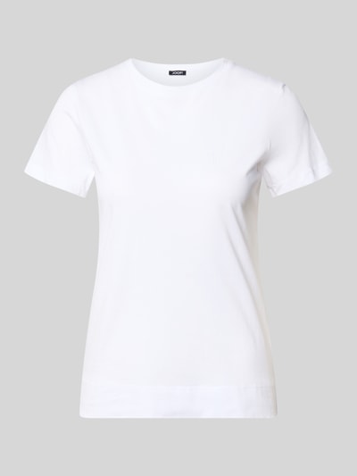 Produktfoto, weißes T-Shirt mit Rundhalsausschnitt und Motiv-Stitching von JOOP!, reine Baumwolle, gerader Schnitt, neutraler Hintergrund