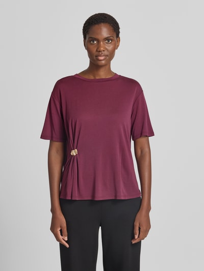 Vrouwenmodel draagt Regular Fit T-shirt met siergarnering van zero in modalmix, plooien, ruglengte maat 36: 56 cm, vooraanzicht bovenlichaam