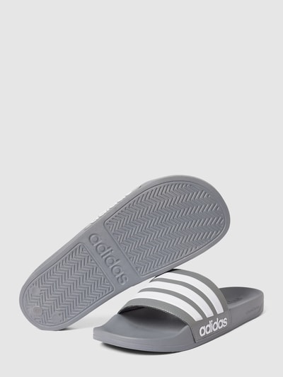 ADIDAS SPORTSWEAR Slides mit Logo-Streifen Mittelgrau 4