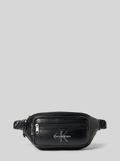 Produktfoto, schwarze Umhängetasche mit silberner Logo-Prägung Modell 'BOLD LOGO WEBBING WAISTBA' von CK Calvin Klein für Herren, glatte Textur