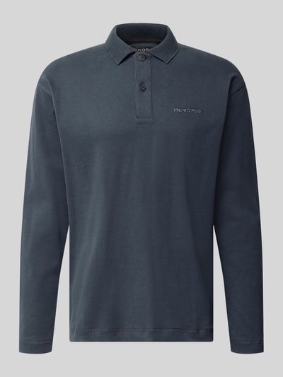 Produktfoto, Relaxed Fit Poloshirt aus reiner Baumwolle von Marc O'Polo in Dunkelblau mit glatter Textur und klassischem Kragen. Herren Poloshirt von Marc O'Polo
