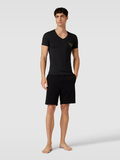 Emporio Armani T-Shirt mit V-Ausschnitt Modell 'RAINBOW LOGO' Black 1