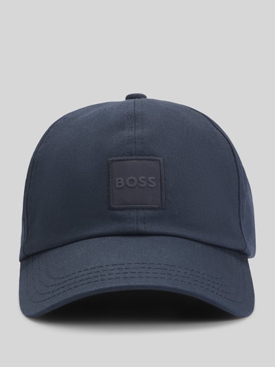 Produktfoto, Basecap aus reiner Baumwolle Modell 'DERREL' von BOSS in einfarbigem Dunkelblau mit Label Patch, Twill-Textur und verstellbarem Riegel