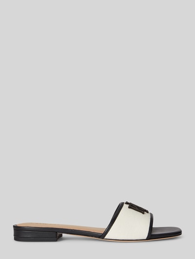 Productfoto, Slipper uit echt leer van Lauren Ralph Lauren, two-tone ontwerp met zwart en wit, vierkante neus, blokhak, gladde zool, logo-applicatie, slip-on, gladleer.