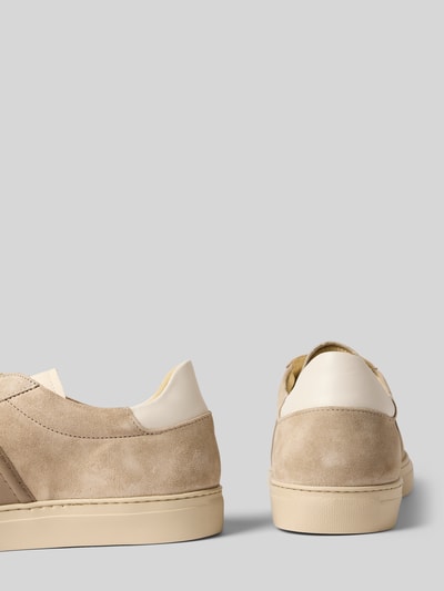 Produktfoto, Sneaker aus echtem Leder Modell 'Jase Morris' von Nubikk in Beige und Creme, abgerundete Passform, glatte und samtige Texturen