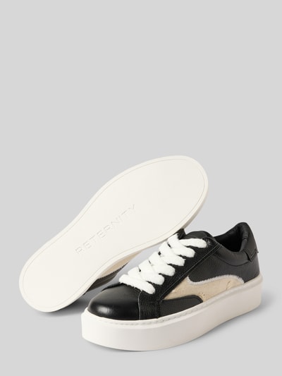 Produktfoto, Sneaker aus echtem Leder Modell 'LE PROMENEUR' von RETERNITY, czarne i beżowe, zaokrąglony krój, sznurowane, gładka podeszwa, wysokość obcasa w rozmiarze 44: 4 cm, wysokość cholewki w rozmiarze 44: 7 cm, szerokość w rozmiarze 44: 9 cm