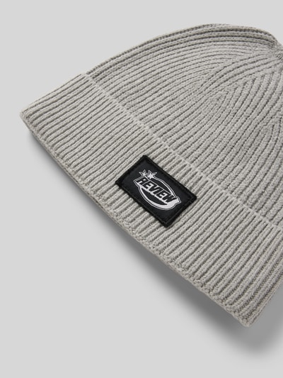 REVIEW Beanie mit Label-Detail Hellgrau Melange 2